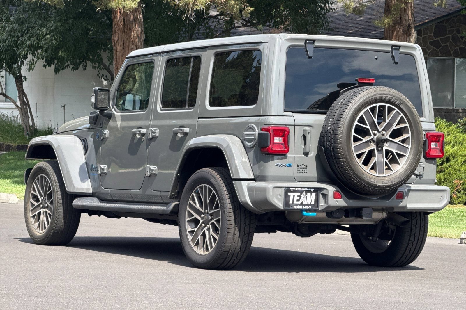 Used 2023 Jeep Wrangler Unlimited Sahara AWD/4WD image 6