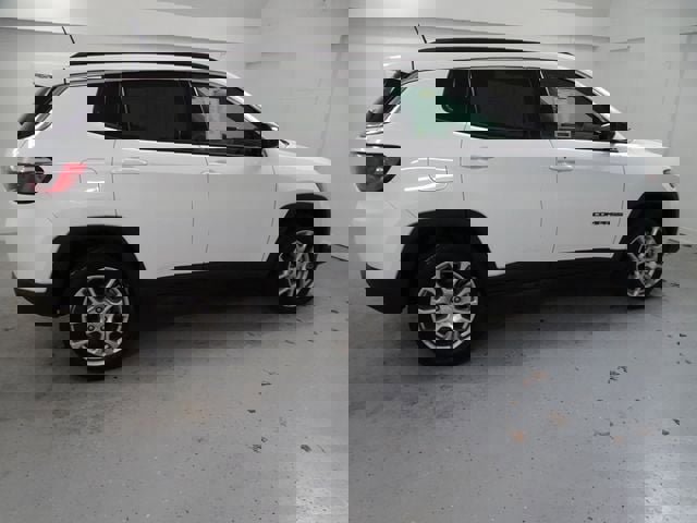 Certified 2024 Jeep Compass Latitude w/ Sun and Sound Group image 24