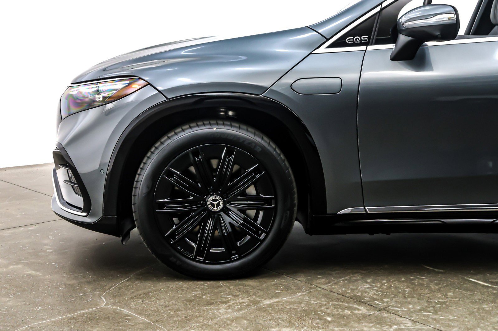 Used 2023 Mercedes-Benz EQS 450+ 4MATIC SUV w/ Exclusive Trim Package image 10