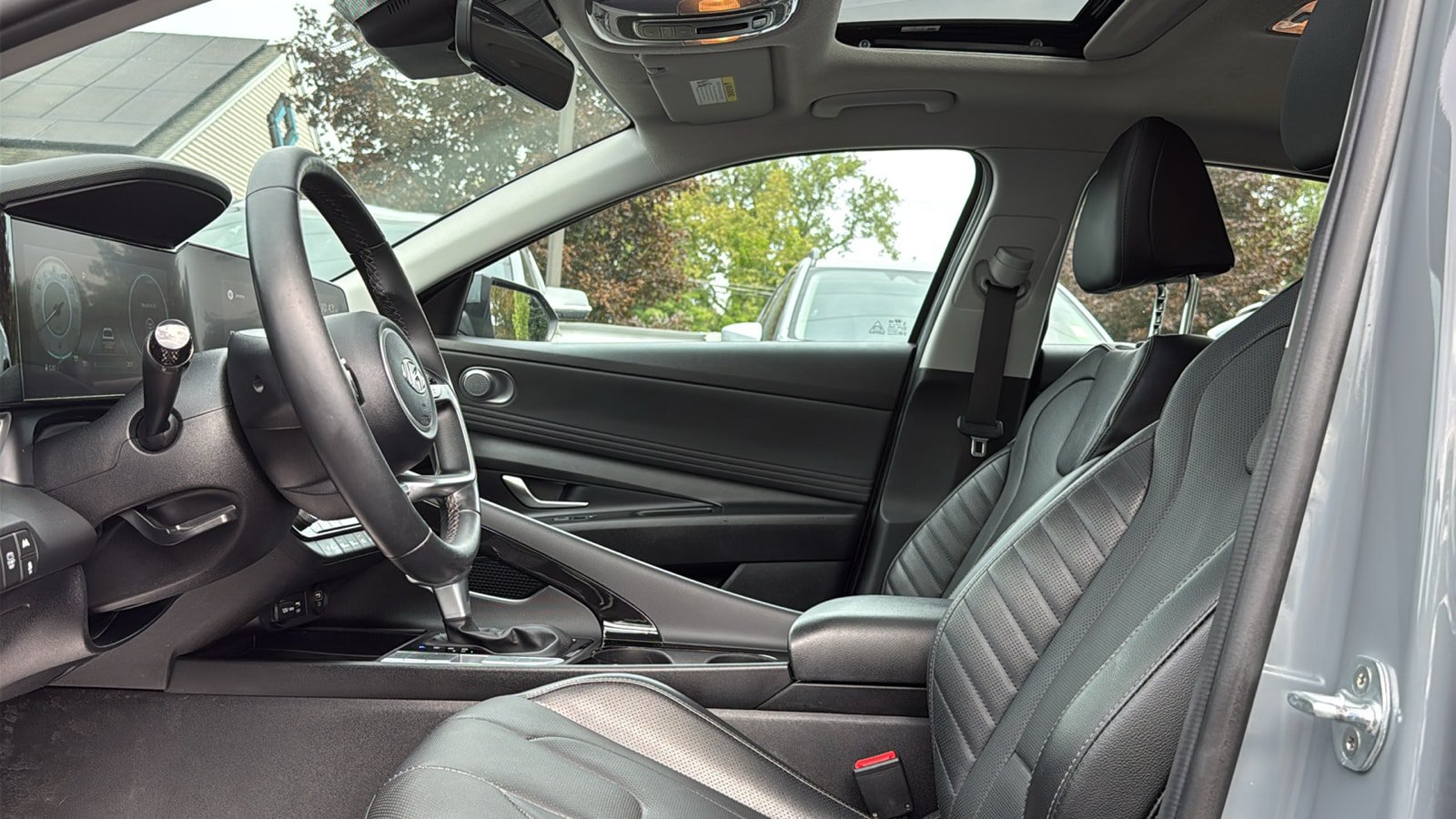 Used 2021 Hyundai Elantra Limited FWD image 12