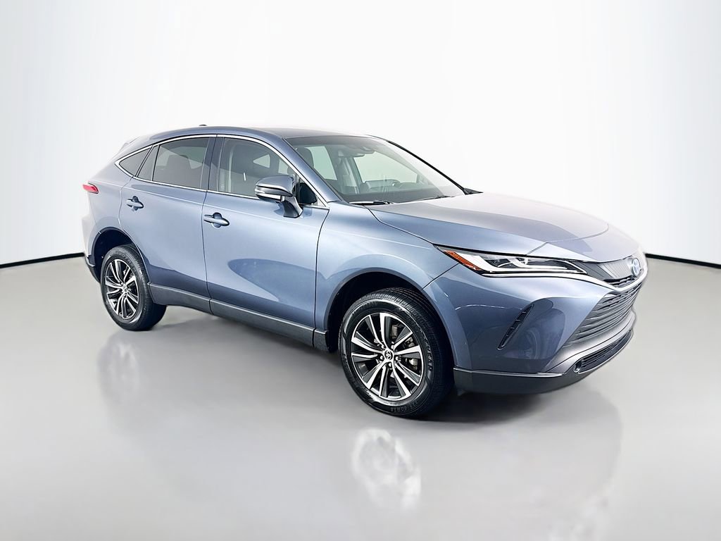 Used 2023 Toyota Venza LE AWD/4WD image 3