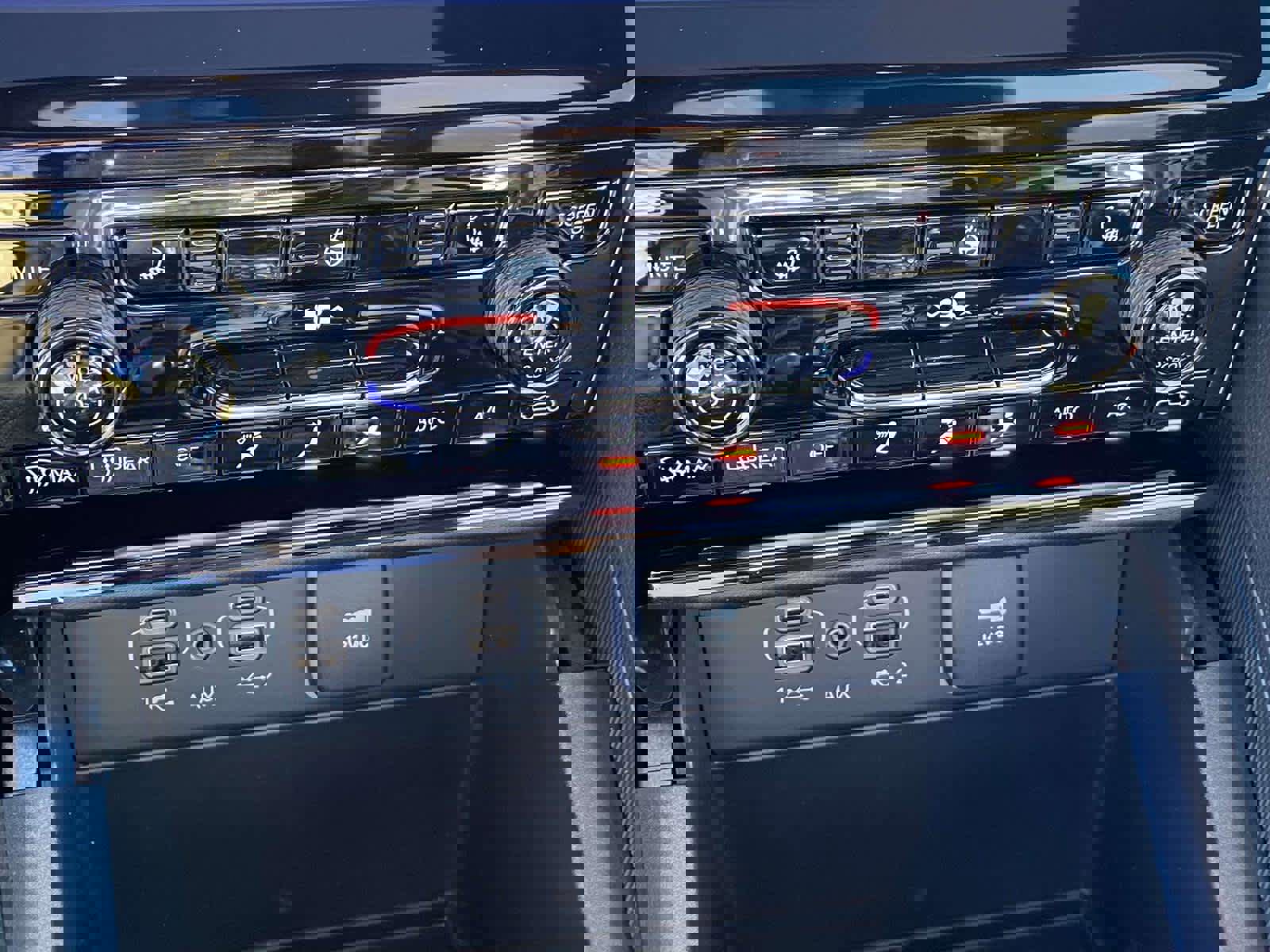 New 2025 Jeep Grand Cherokee Limited w/ Black Appearance Package image 11