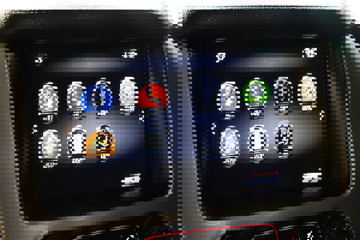 Used 2015 GMC Yukon SLT w/ HD Trailering Package image 52