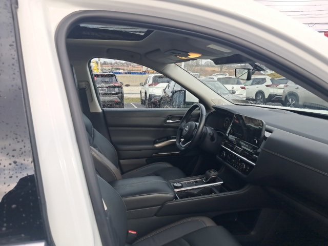 Certified 2023 Nissan Pathfinder Platinum image 13