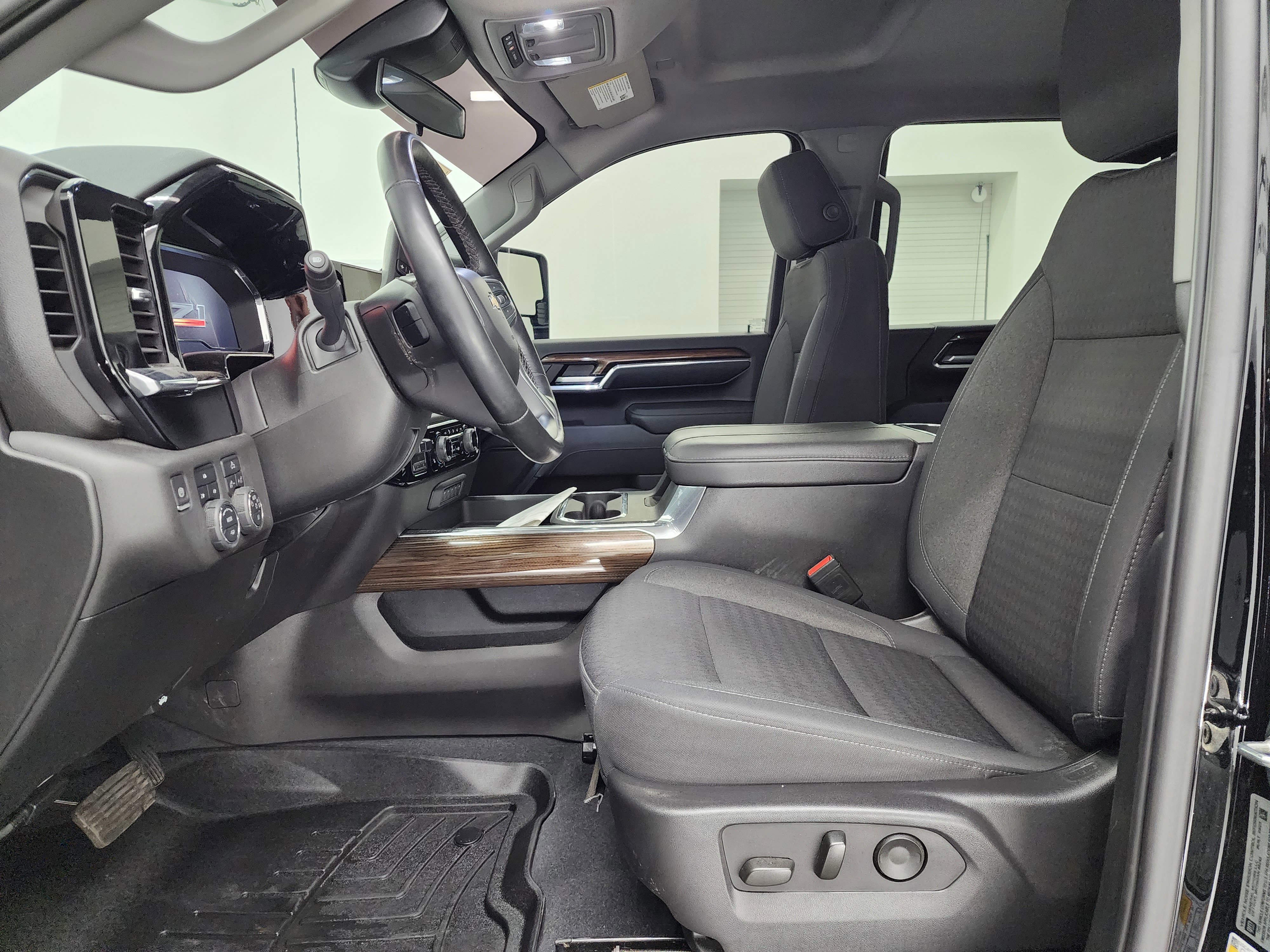 Used 2024 Chevrolet Silverado 3500 LT w/ Convenience Package image 8