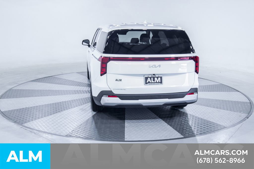 Used 2025 Kia Carnival FWD image 8