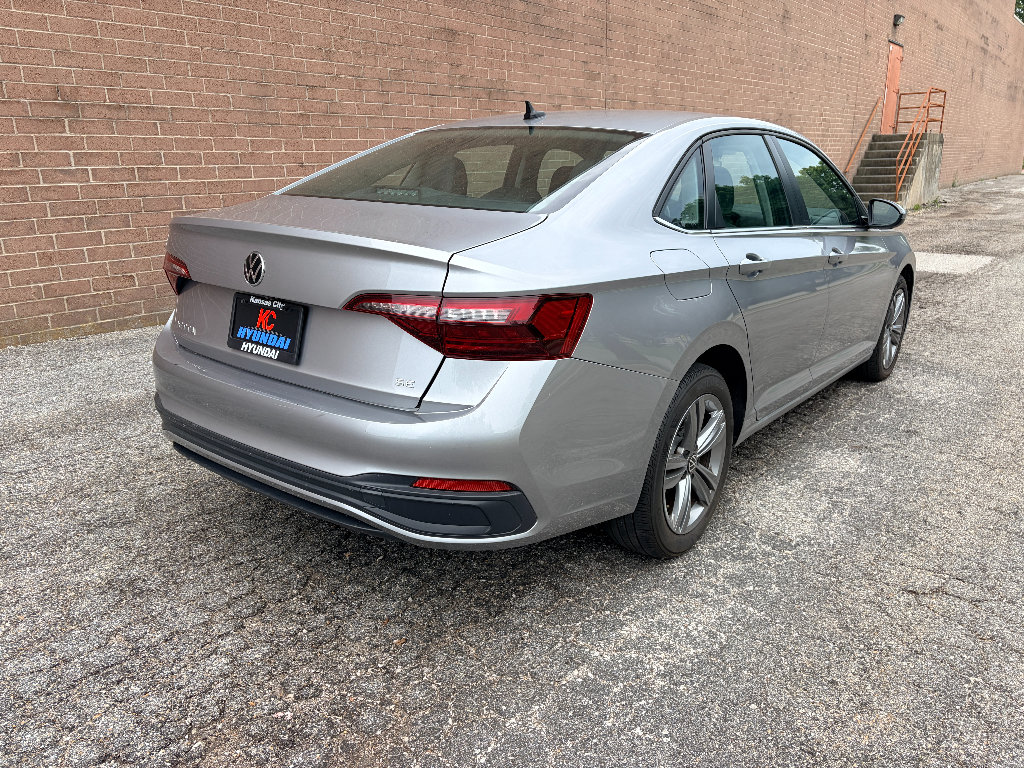 Used 2024 Volkswagen Jetta SE FWD image 5