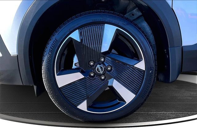 Certified 2025 Nissan Kicks SR image 32