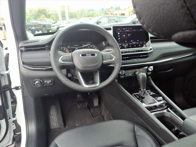New 2026 Jeep Compass Latitude image 11