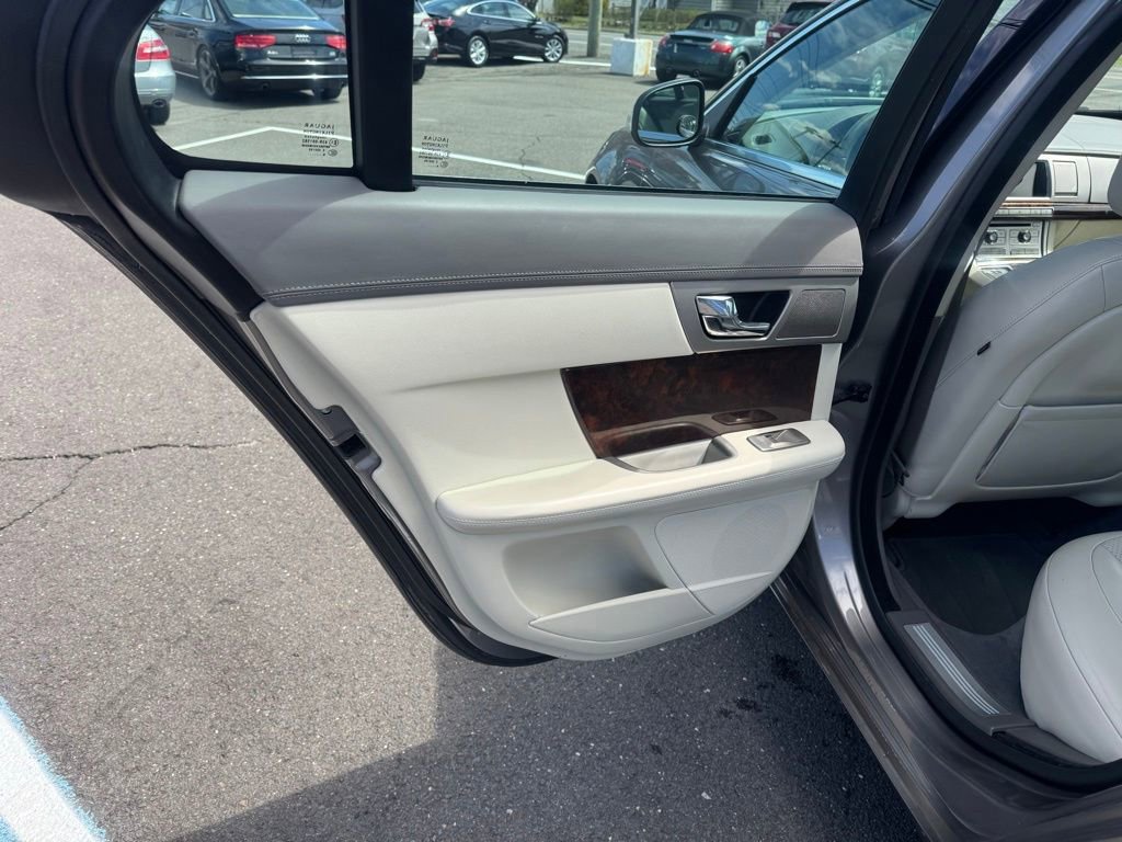 Used 2009 Jaguar XF Premium RWD image 26