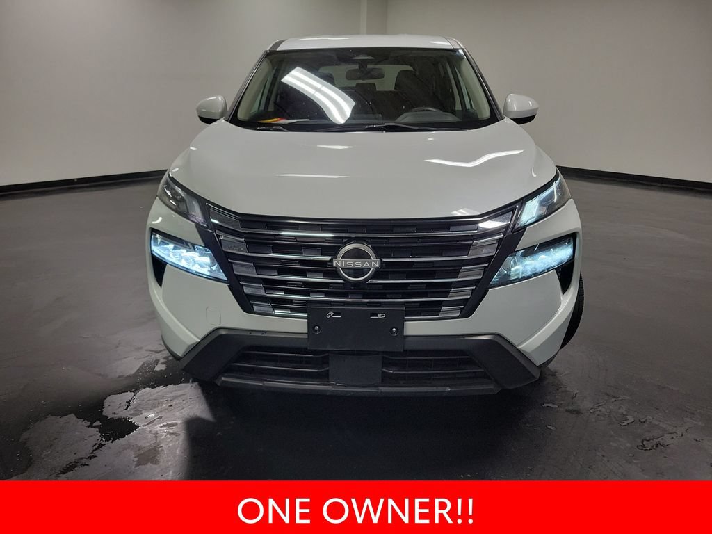 Used 2024 Nissan Rogue SV FWD image 3