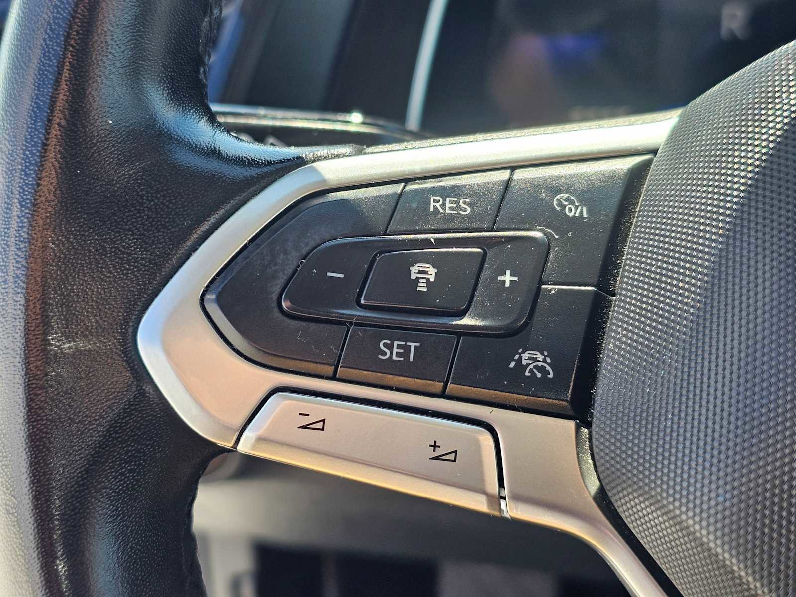 Used 2024 Volkswagen Jetta SE FWD image 28