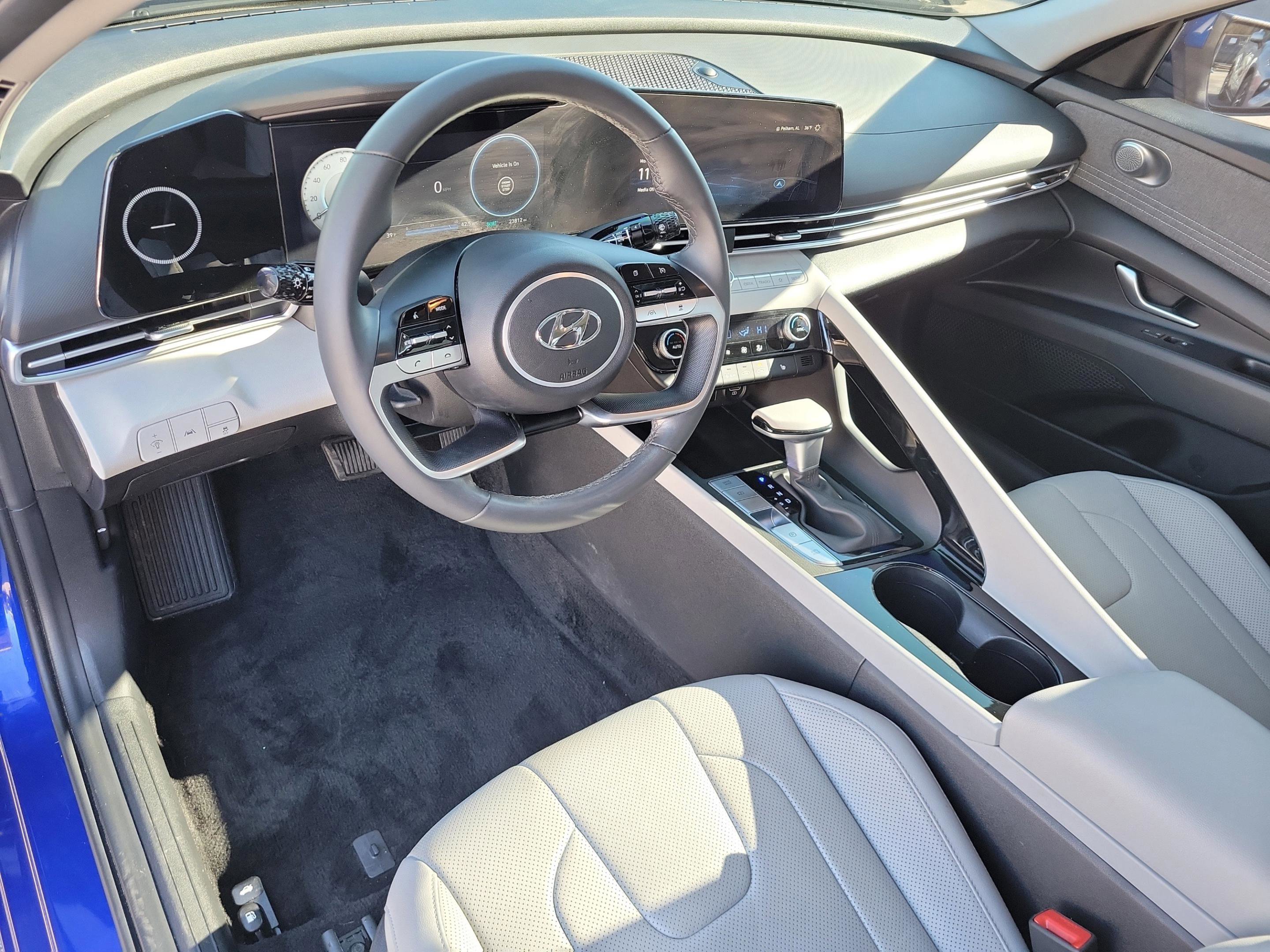 Used 2023 Hyundai Elantra Limited image 13