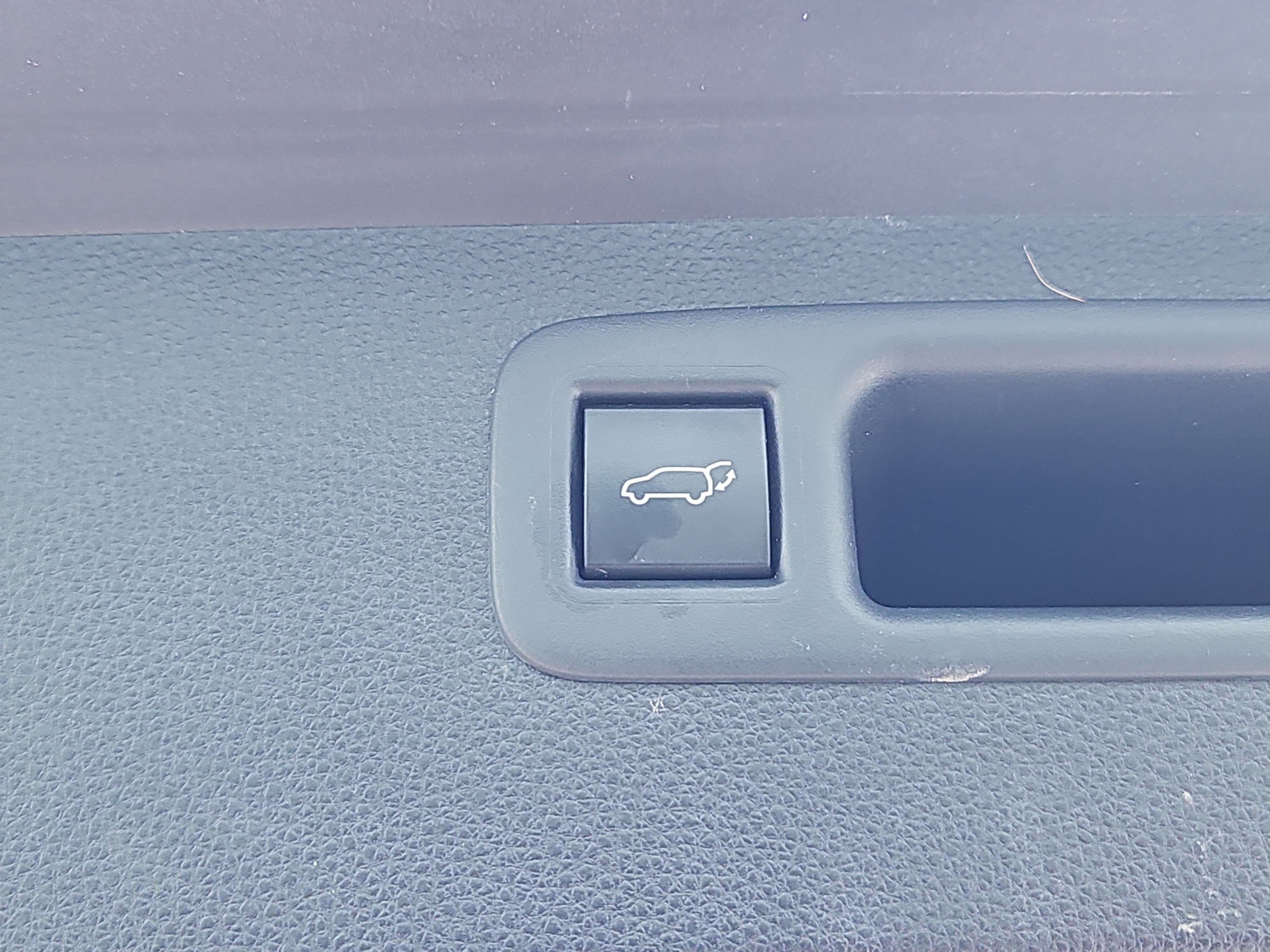 Used 2020 Toyota Highlander XLE image 12