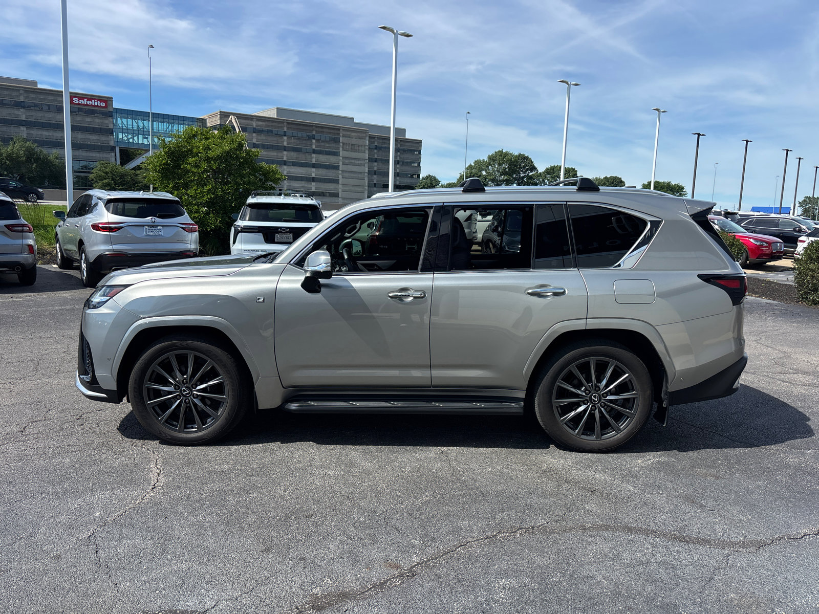 Used 2025 Lexus LX 700h F Sport AWD/4WD image 4
