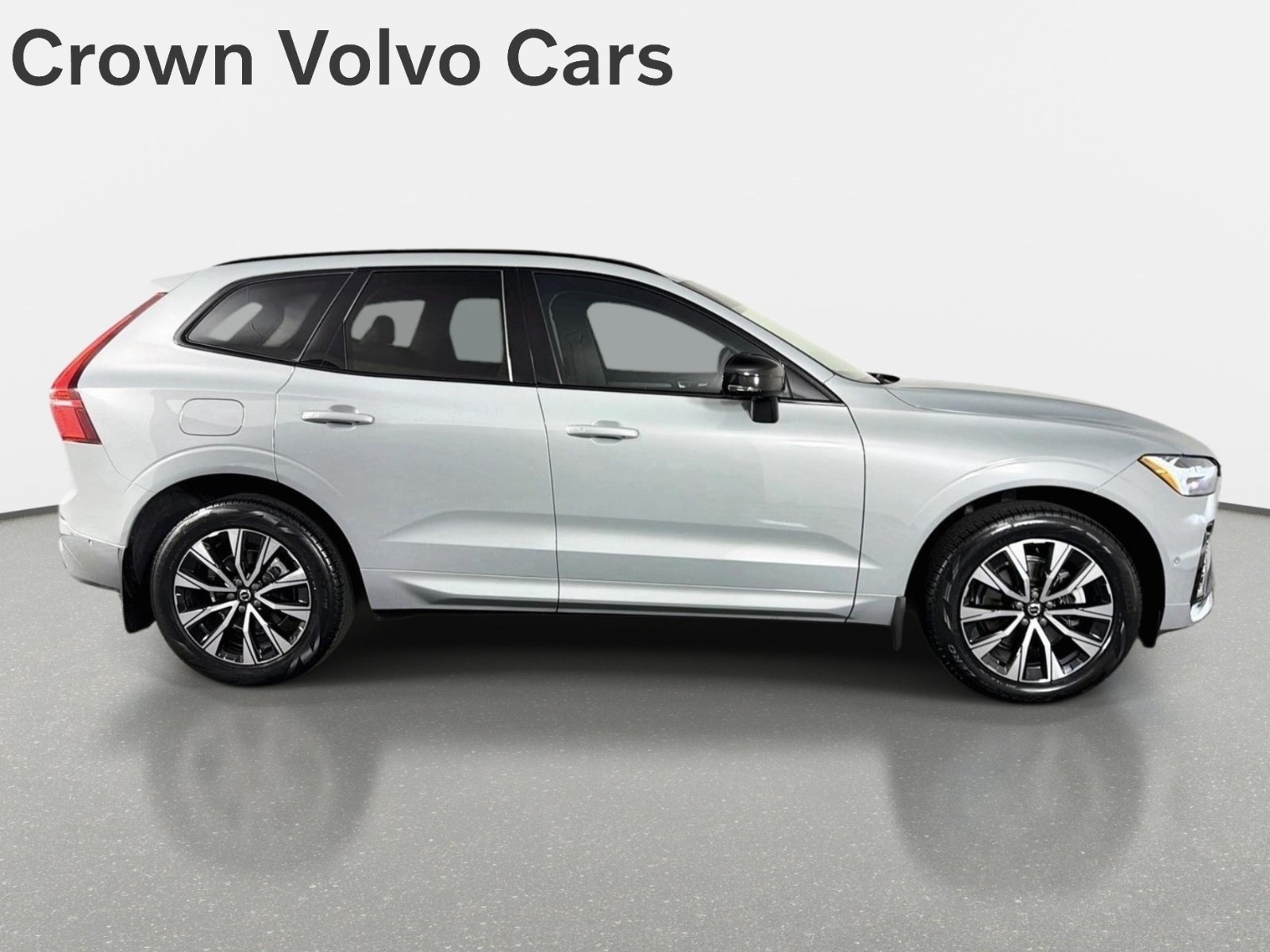 Used 2024 Volvo XC60 B5 Plus AWD/4WD image 4