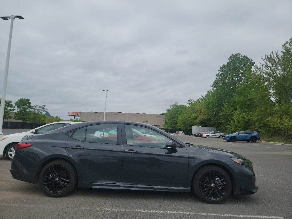 Used 2026 Toyota Camry SE FWD image 9
