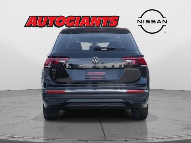 Used 2022 Volkswagen Tiguan SE w/ Panoramic Sunroof Package image 6