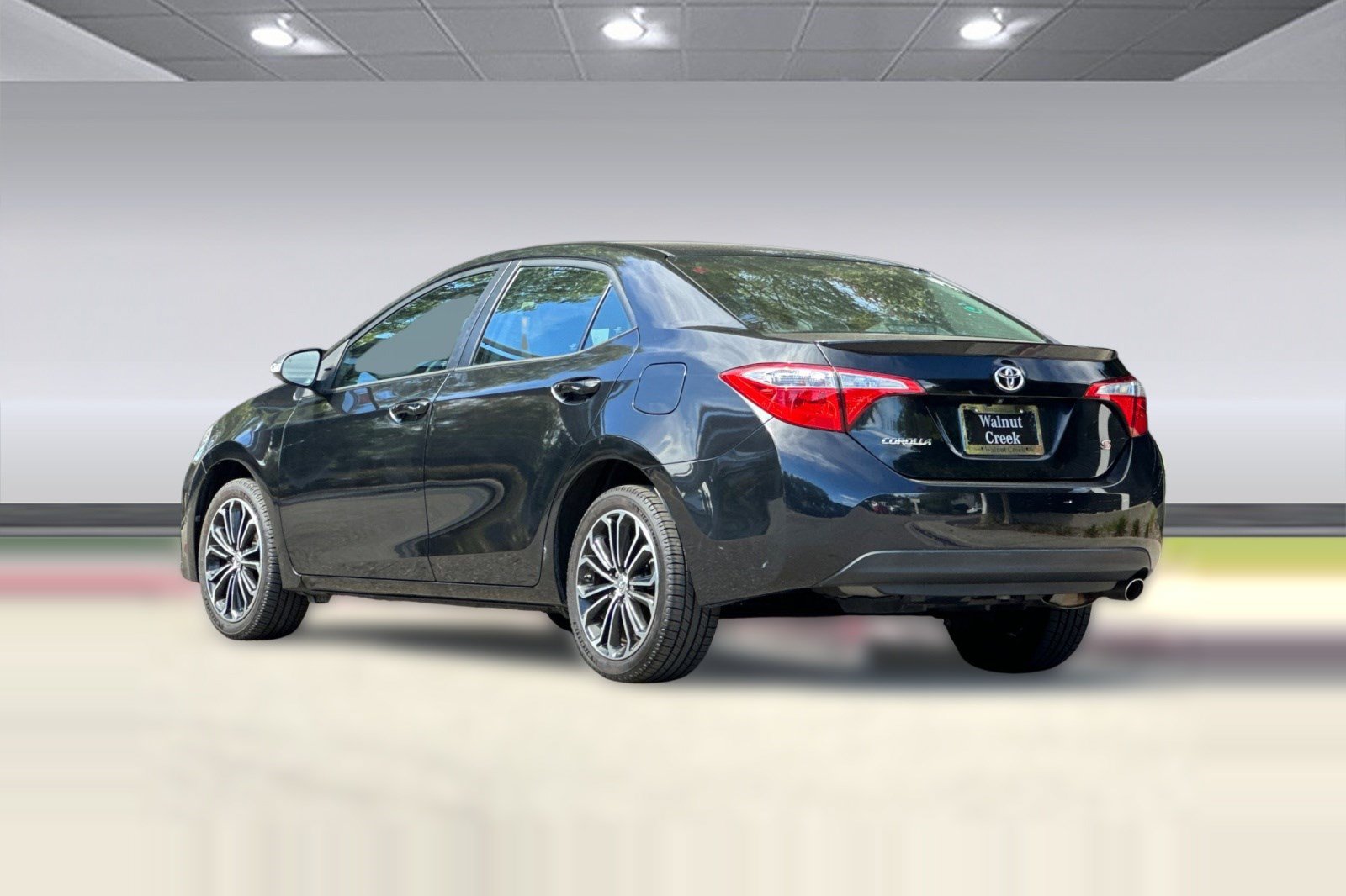 Used 2015 Toyota Corolla S FWD image 3