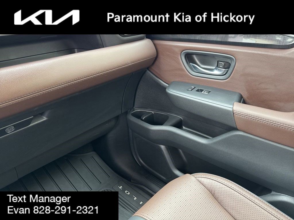 Used 2025 Honda Pilot Elite image 32