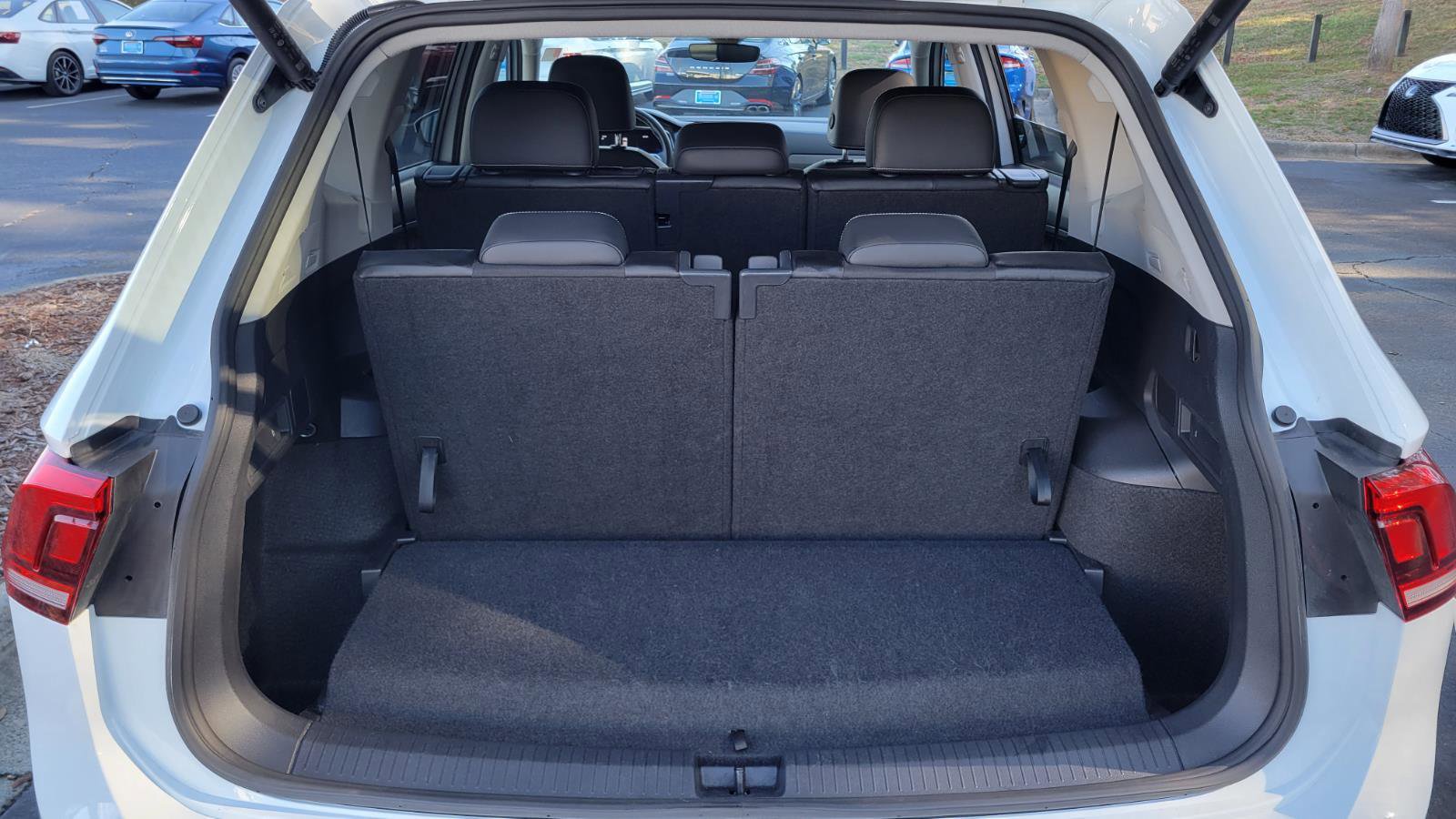 Certified 2024 Volkswagen Tiguan SE image 41