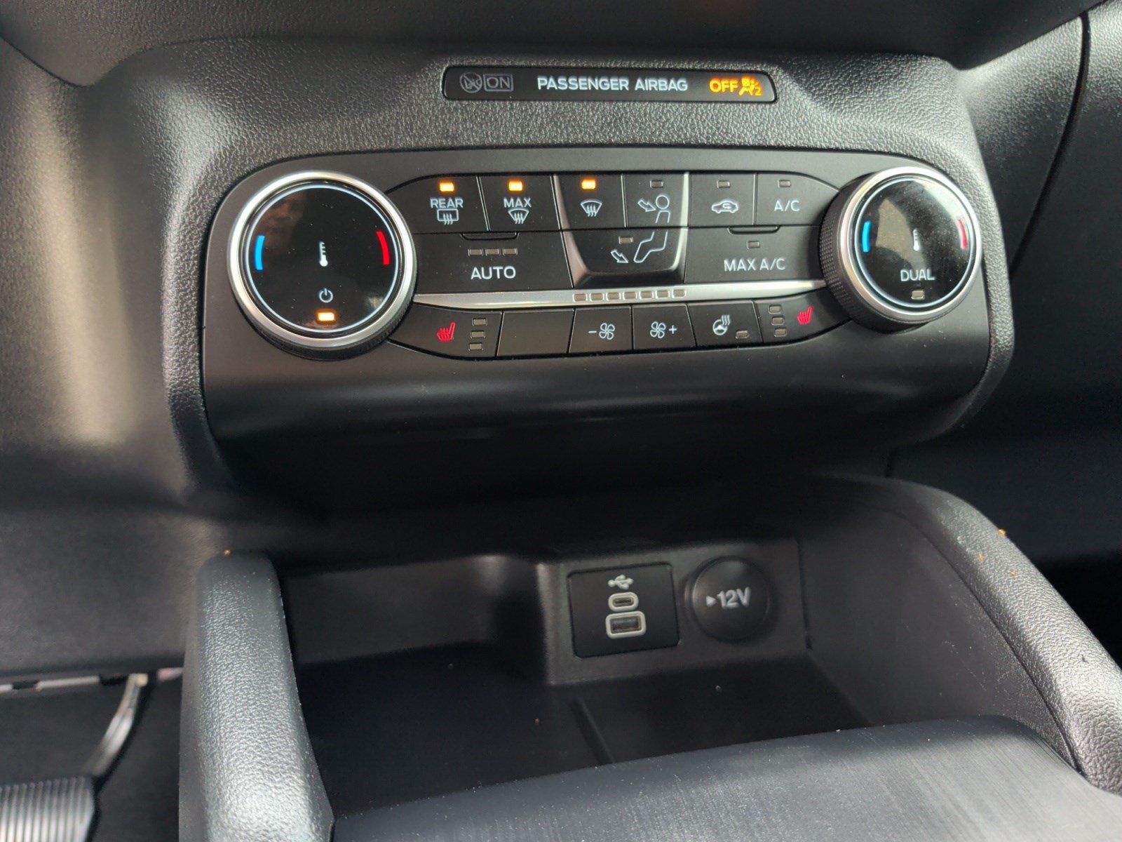 Certified 2025 Ford Escape ST-Line Select AWD/4WD image 17