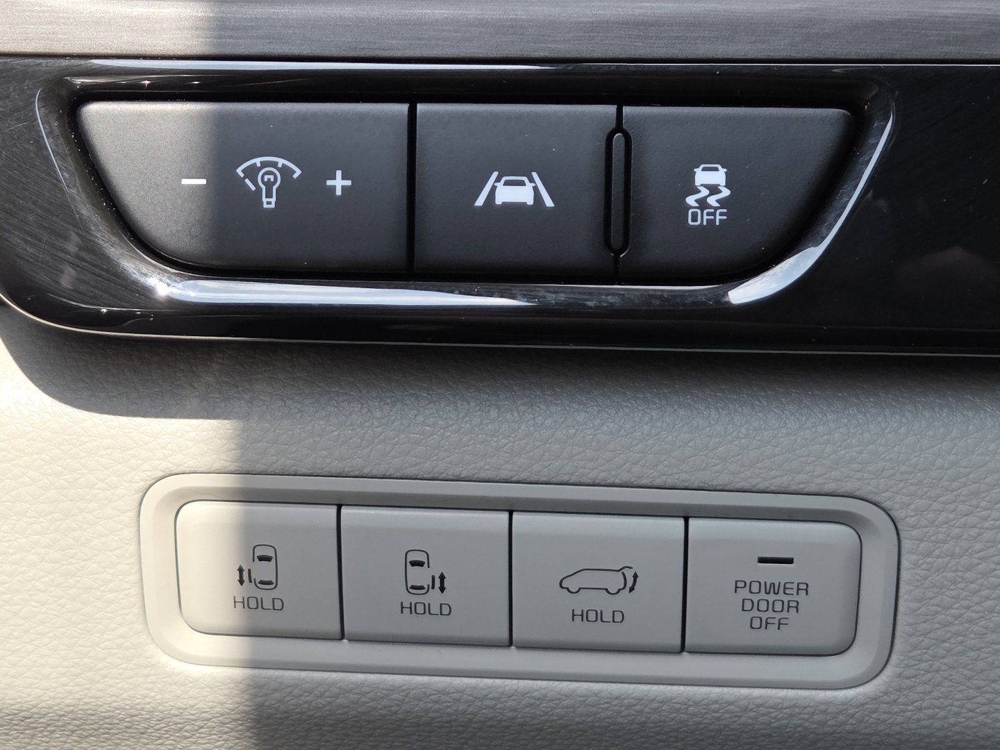 Used 2024 Kia Carnival EX FWD image 32