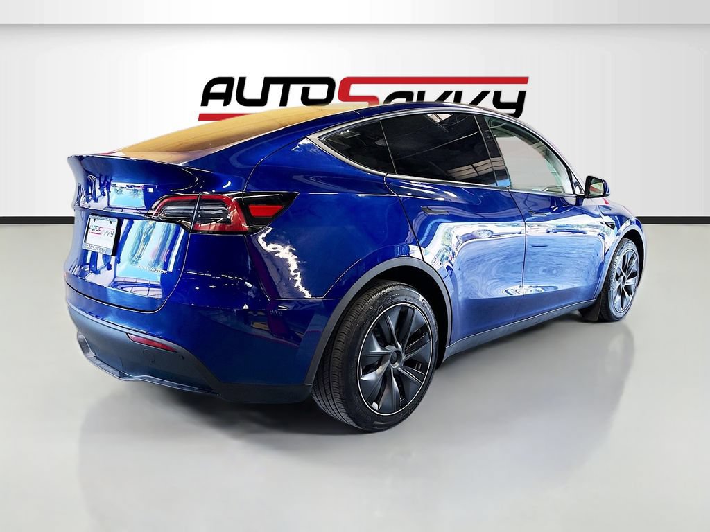 Used 2024 Tesla Model Y Long Range AWD/4WD image 7