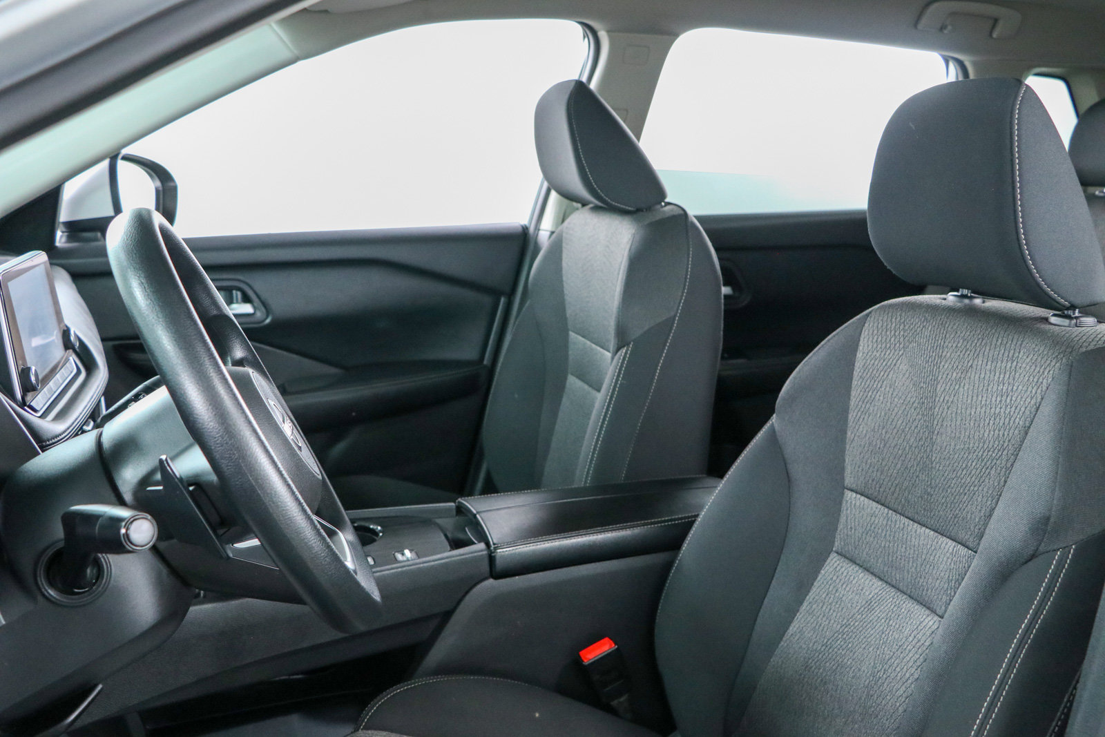 Used 2024 Nissan Rogue SV FWD image 23