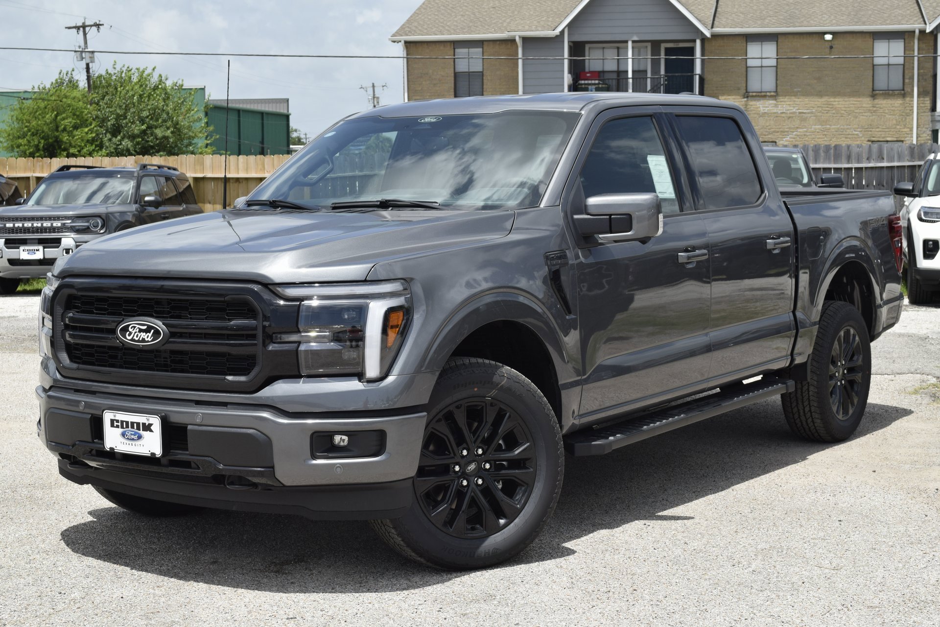 New 2025 Ford F150 Lariat w/ Equipment Group 501A Mid