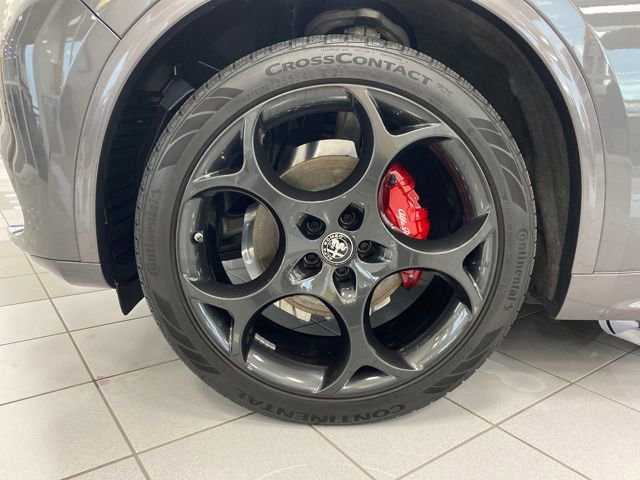 Used 2024 Alfa Romeo Stelvio Ti w/ Performance Driving Package image 25