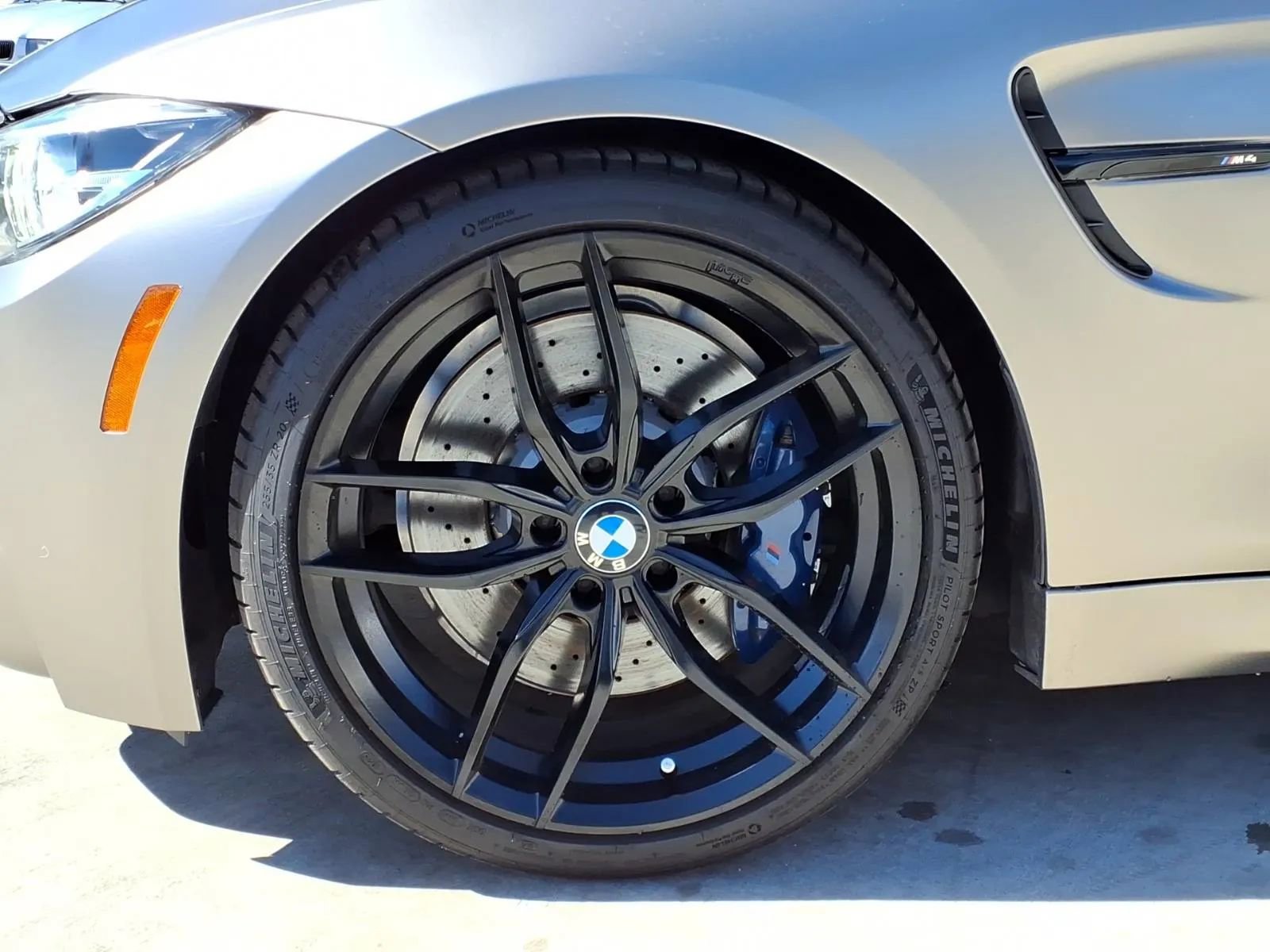 Used 2018 BMW M4 Coupe w/ Competition Package RWD image 5