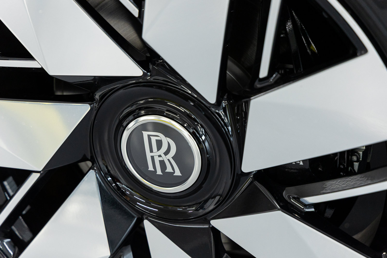 New 2027 Rolls-Royce Cullinan AWD/4WD image 19