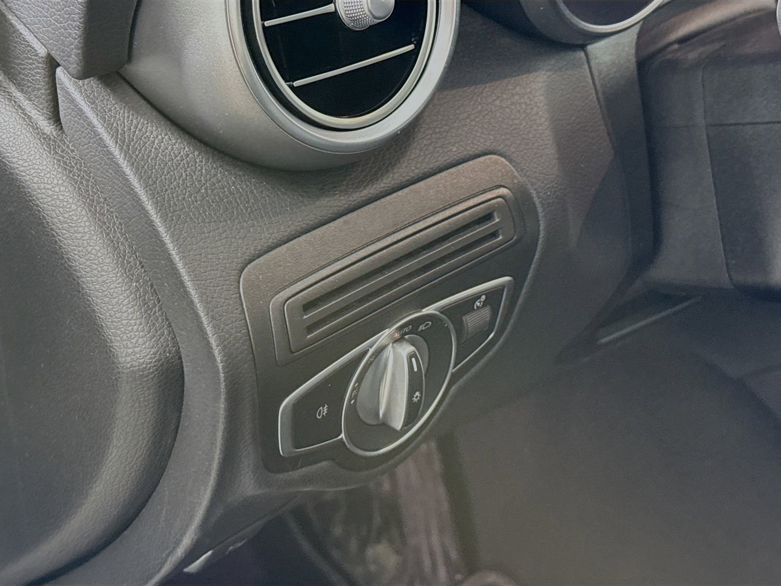 Used 2022 Mercedes-Benz GLC 300 4MATIC image 8