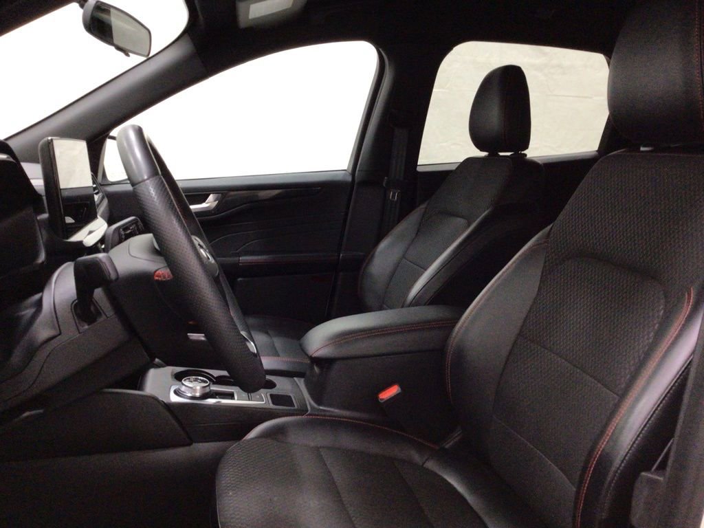 Used 2023 Ford Escape ST-Line w/ Tech Pack #1 AWD/4WD image 9