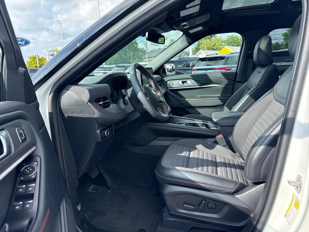 Used 2025 Ford Explorer ST-Line w/ Premium Package AWD/4WD image 28