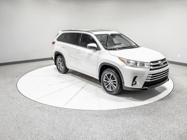 Used 2017 Toyota Highlander XLE w/ Protection Package #3 AWD/4WD image 33