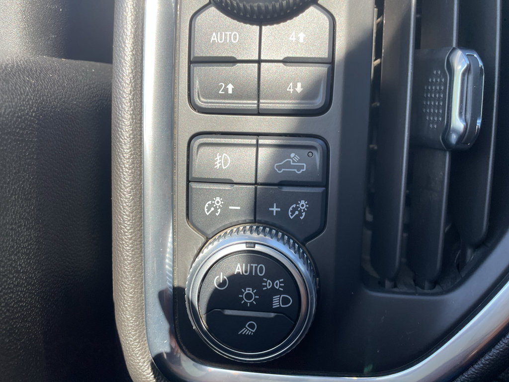 Used 2020 GMC Sierra 3500 Denali w/ Denali Ultimate Package AWD/4WD image 32