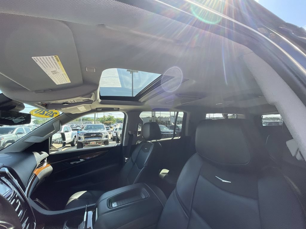 Used 2020 Cadillac Escalade ESV Luxury AWD/4WD image 18