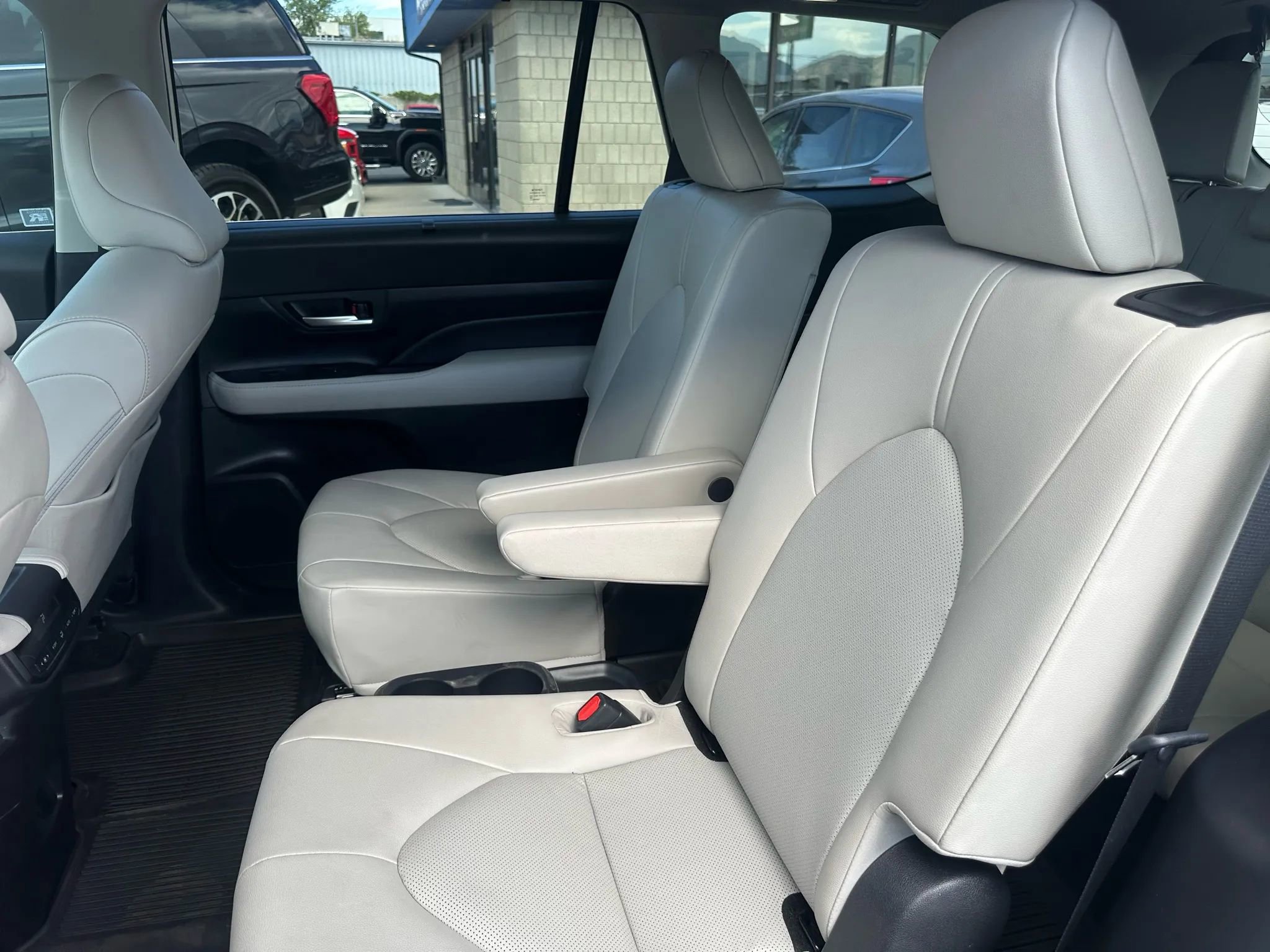 Used 2024 Toyota Grand Highlander AWD image 20