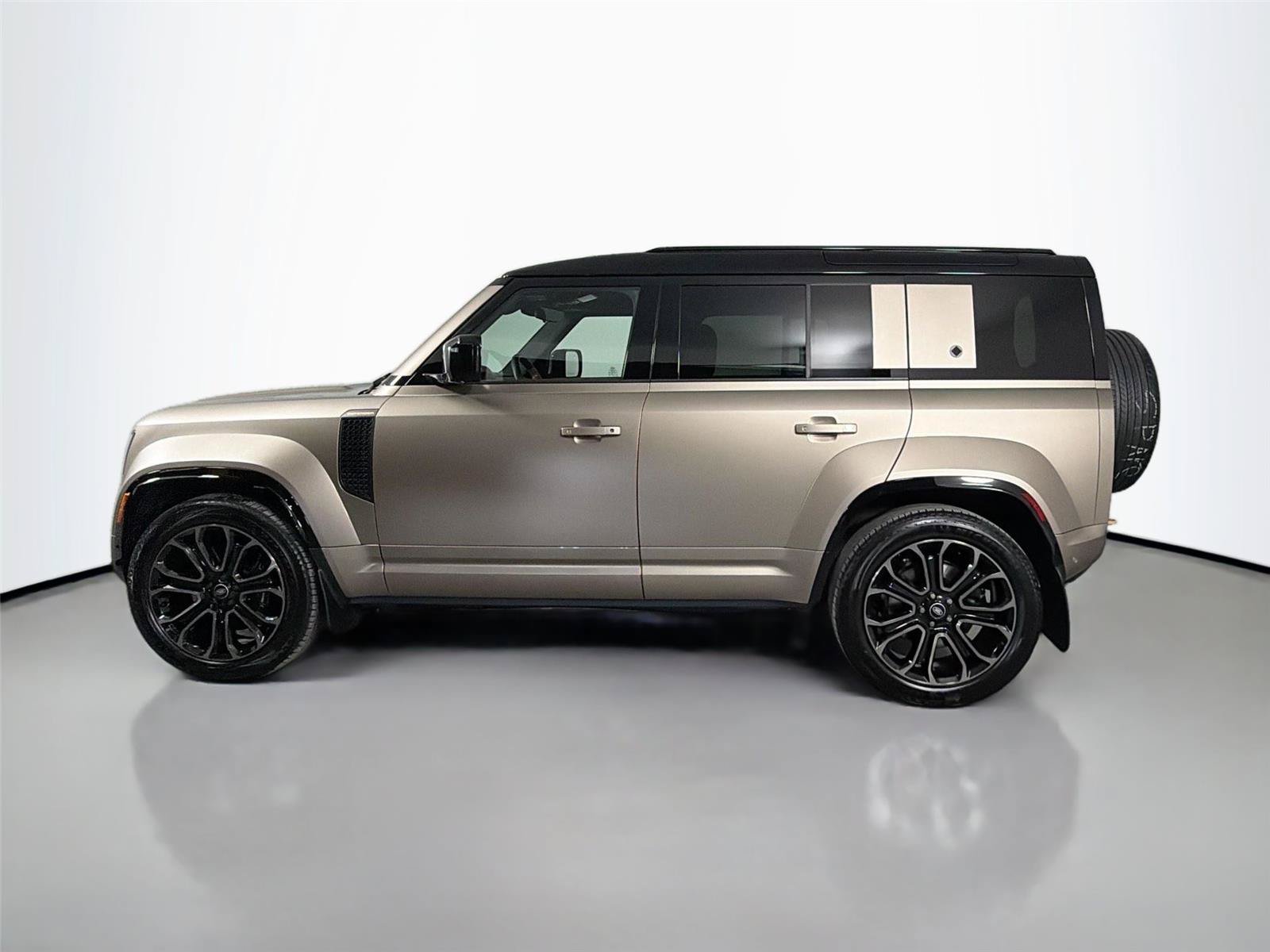 Certified 2025 Land Rover Defender 110 AWD/4WD image 8