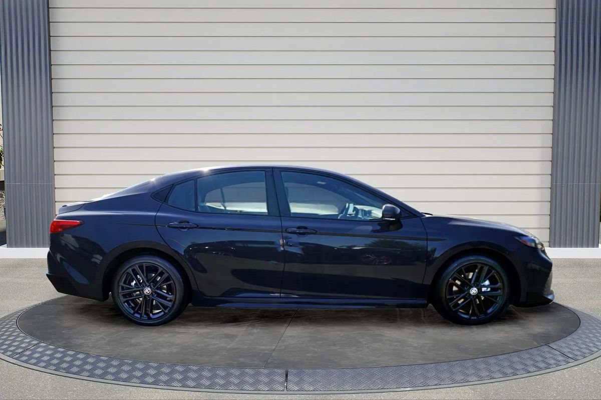 Used 2025 Toyota Camry SE FWD image 8