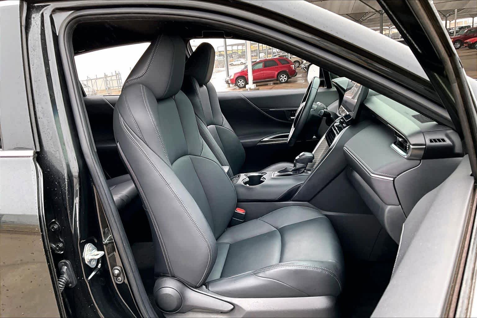Used 2023 Toyota Venza Nightshade AWD/4WD image 9