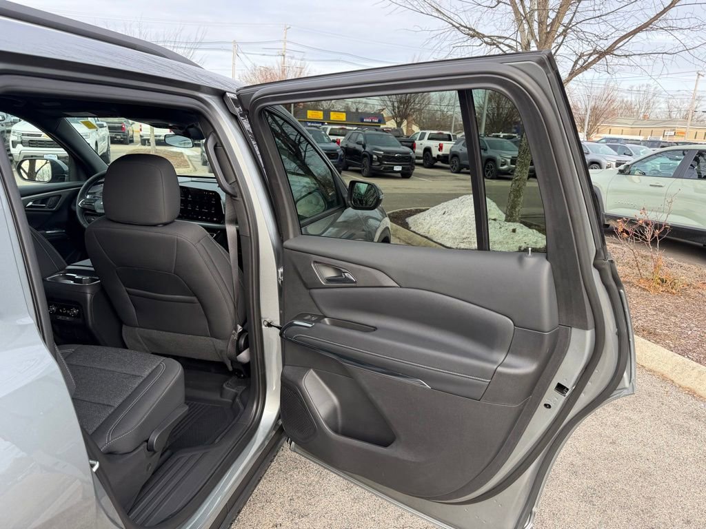 Used 2025 Chevrolet Traverse LT w/ LPO, Floor Liner Package image 20