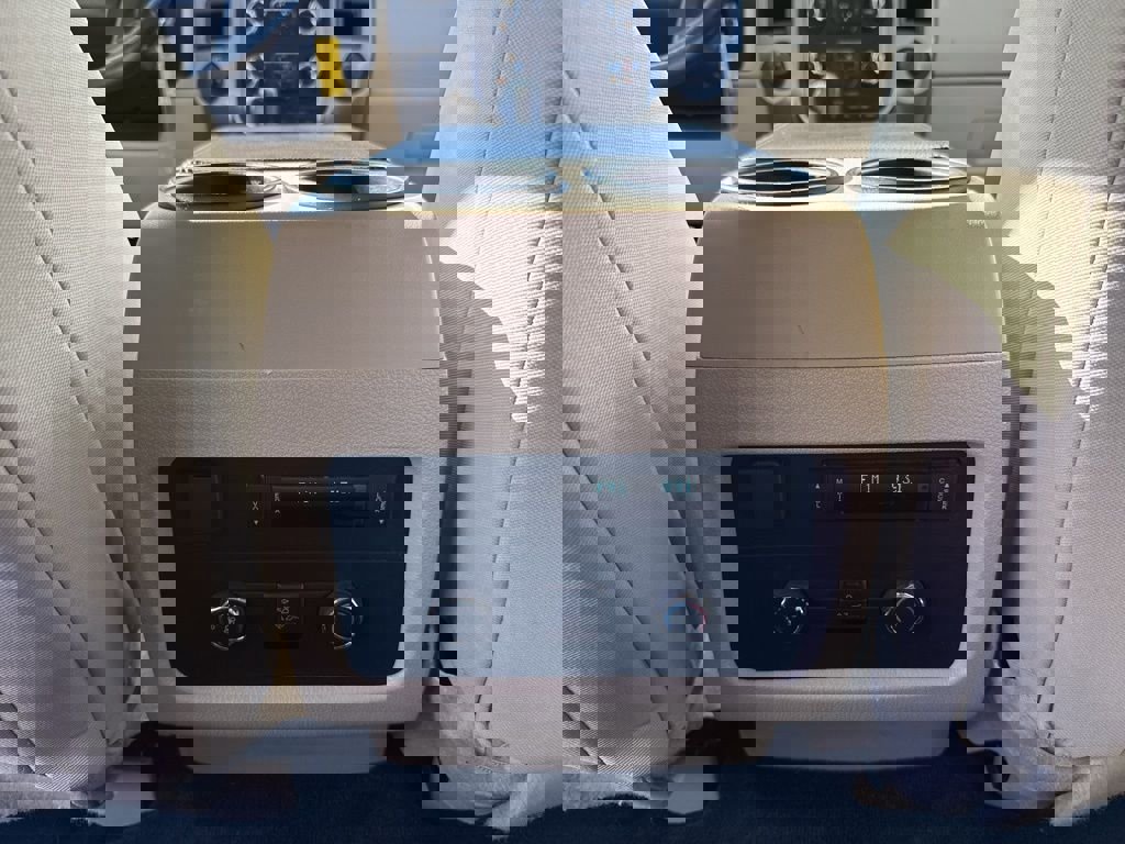 Used 2015 Ford Expedition XLT image 26