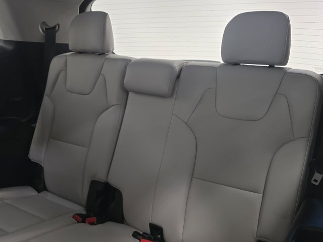 Used 2025 Kia Telluride S FWD image 29