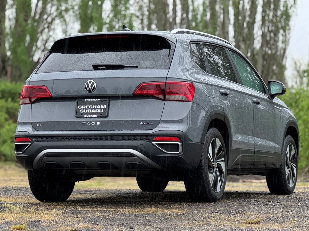 Used 2023 Volkswagen Taos SE w/ Panoramic Sunroof Package AWD/4WD image 7