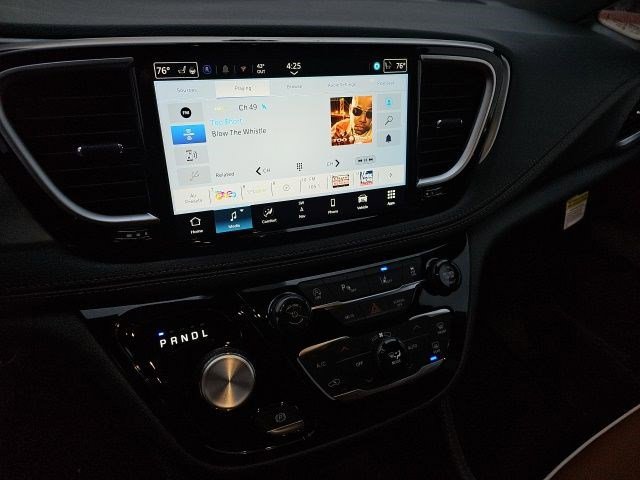 New 2026 Chrysler Pacifica Pinnacle image 25