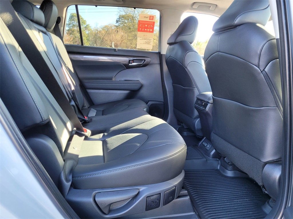 New 2026 Toyota Highlander Limited image 14