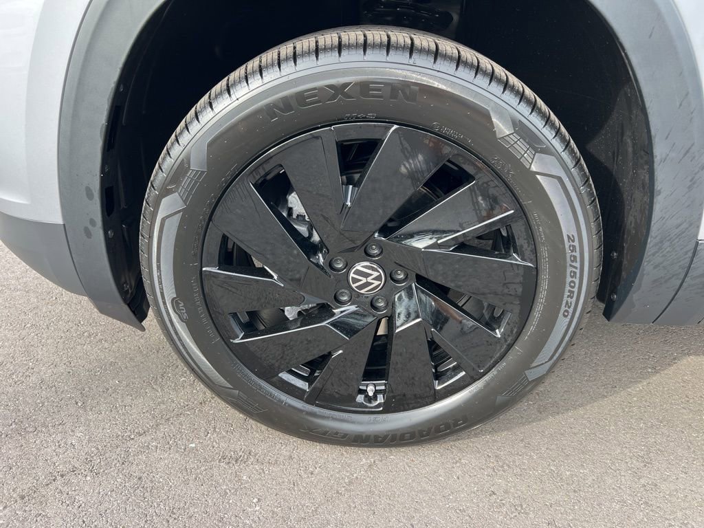 New 2026 Volkswagen Atlas Cross Sport SE FWD image 7